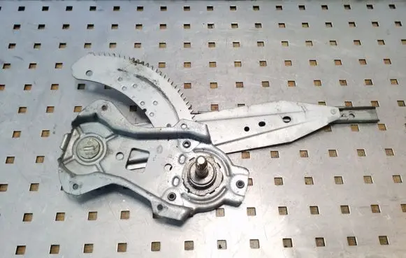 Rear door manual window regulator