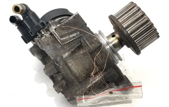 Renault Kangoo II Fuel injection high pressure pump 0445010704
