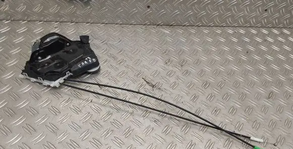 Toyota Yaris Front door lock