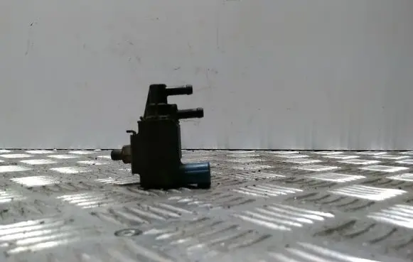Nissan Murano Z50 Valve vacuum A83600