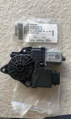 KIA Optima Front door window regulator motor 82450D4000 55743025