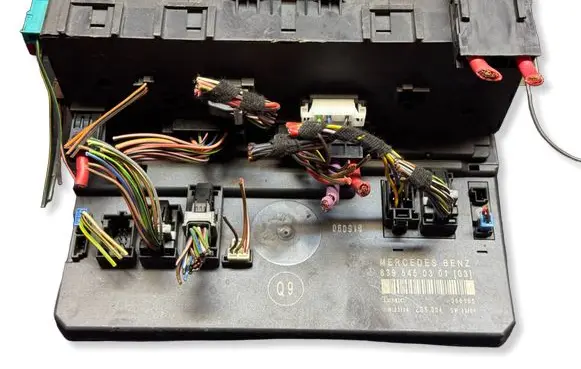 Mercedes-Benz Vito Viano W639 SAM control unit 6395450301