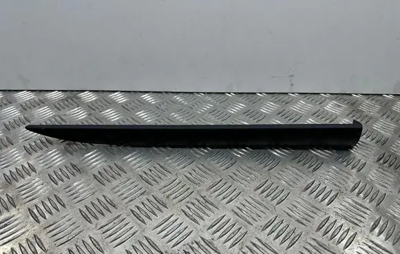 Dashboard glove box trim