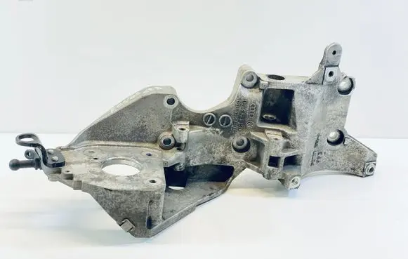 Volkswagen Eos Fuel pump bracket 03L903143D