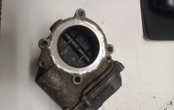 Volkswagen Scirocco Throttle valve 06F133062G