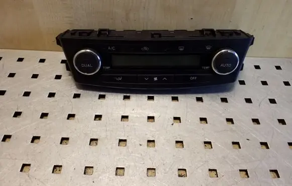 Toyota Avensis T270 Climate control unit 5590005400