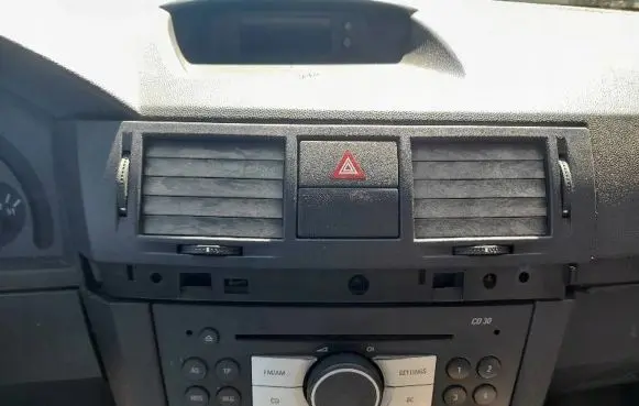 Opel Agila A Rear air vent grill 