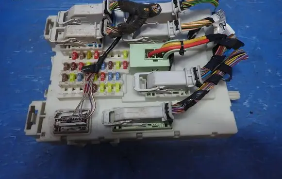 Ford Focus Fuse module BV6N-14A073-EU 522074F07