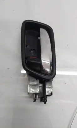 Honda CR-V Front door interior handle T1G