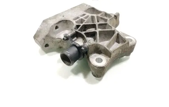 Land Rover Discovery 4 - LR4 Engine mounting bracket GJ32-6030-AA