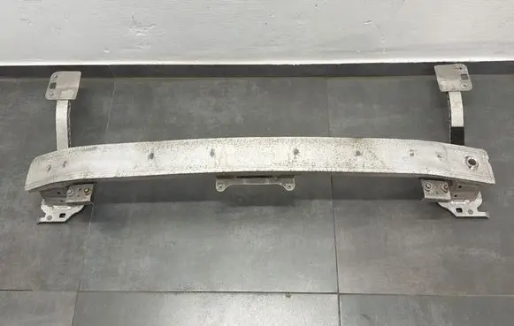 Peugeot 208 I Front bumper cross member 135312