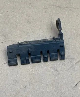 Audi A4 S4 B6 8E 8H Fender mounting bracket 8H0853921