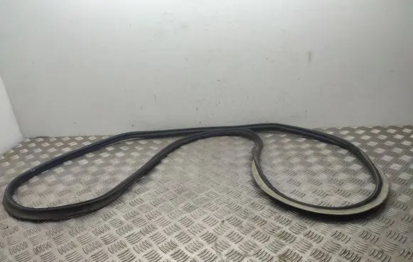 Skoda Octavia Mk3 (5E) Loading door rubber seal (on body) 