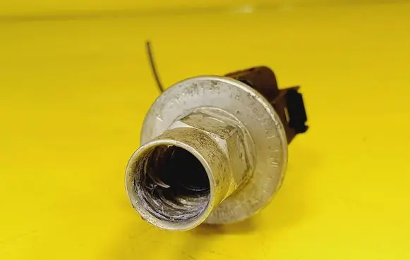 Volkswagen Golf IV Air conditioning (A/C) pressure sensor 1J0959126