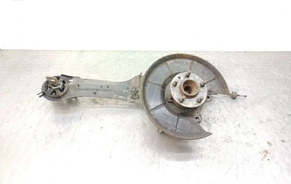 Rear wheel hub spindle/knuckle