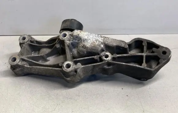 Opel Vivaro Generator/alternator bracket 8200462166