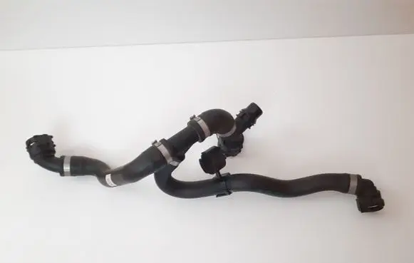 Coolant pipe/hose