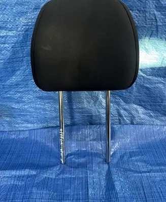 Hyundai i30 Front seat headrest 
