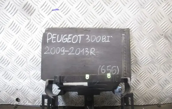 Peugeot 3008 I Radio/GPS head unit trim 