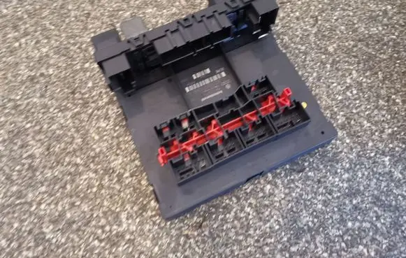 Skoda Octavia Mk2 (1Z) Fuse module 3C0937049AJ