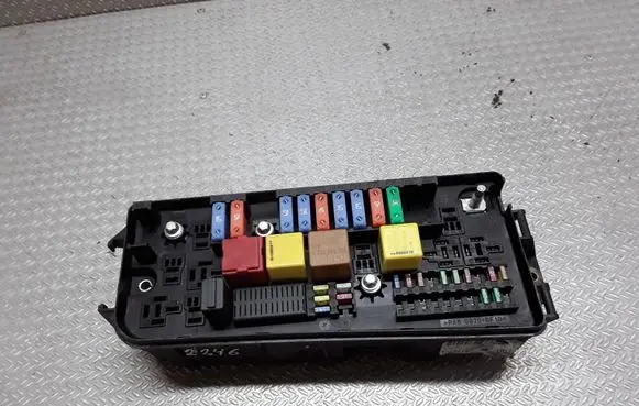 Opel Signum Fuse module 13144709