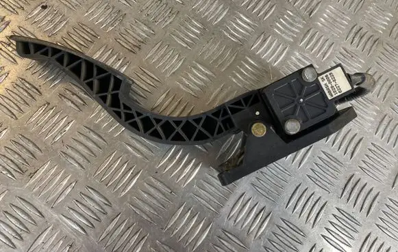 KIA Sorento Accelerator throttle pedal XGLXAE703 XJNDBL069 10290006