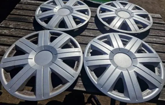 Nissan Almera Tino R15 wheel hub/cap/trim 