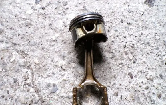 Lancia Delta III Piston with connecting rod 199A8000