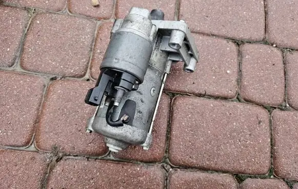Opel Combo E Starter motor 9825233080