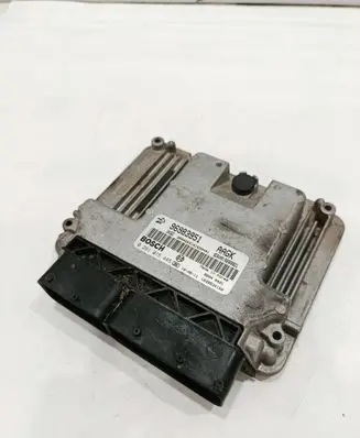Chevrolet Cruze Engine control unit/module 96983951 1039S34160 0281015445