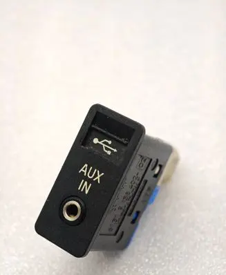 BMW 5 E60 E61 USB socket connector 9138402