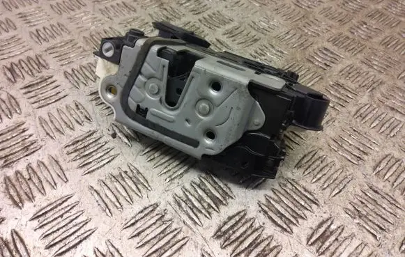 Seat Leon (5F) Rear door lock 5K4839015AE