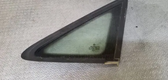 Volkswagen Caddy Front triangle window/glass