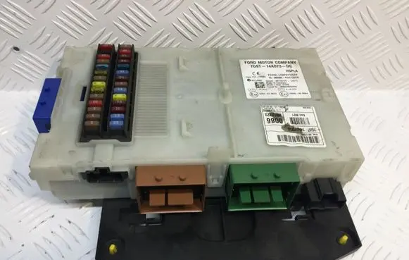 Ford Mondeo MK IV Fuse module 7G9T14A073DC