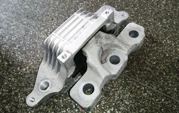 Buick Encore GX I Engine mounting bracket
