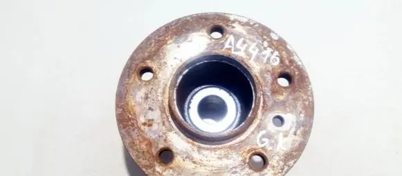 Rear wheel hub