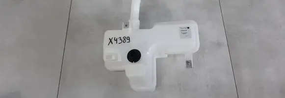 BMW i3 Windshield washer fluid reservoir/tank 61667304020