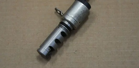 Volkswagen Golf VII Camshaft vanos timing valve 06E115243G