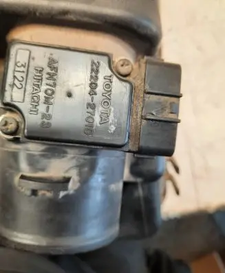 Toyota Avensis T250 Mass air flow meter 2220427010 83W04HVV