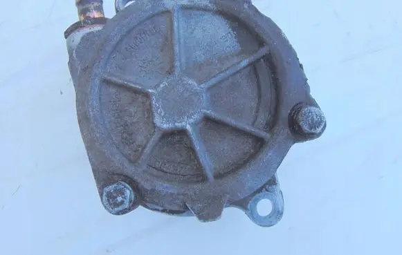 Opel Omega B2 Vacuum pump