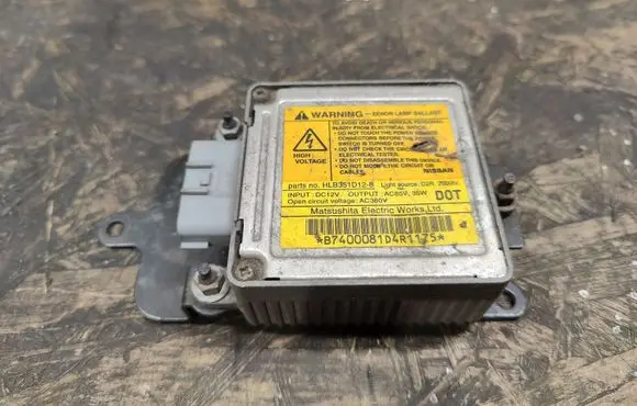 Nissan Altima Xenon control unit/module HLB351D128