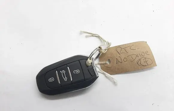 Opel Mokka B Ignition key/card 