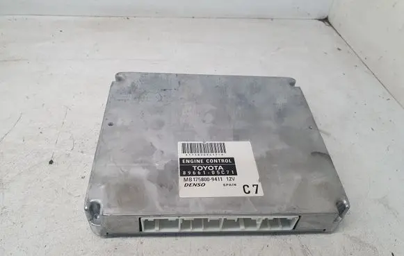 Toyota Avensis T250 Engine control unit/module 8966105C71