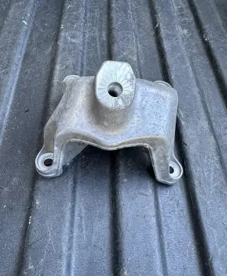 Porsche Macan (95B) Engine mounting bracket 95B199307A