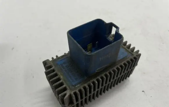 Opel Zafira B Glow plug pre-heat relay 55353011