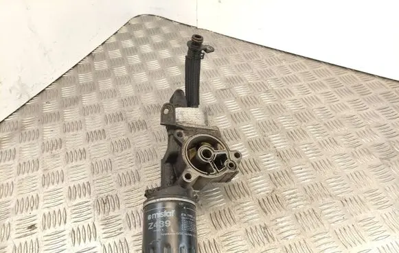 Peugeot 308 Oil filter mounting bracket