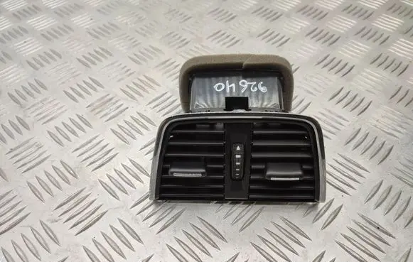 Rear air vent grill