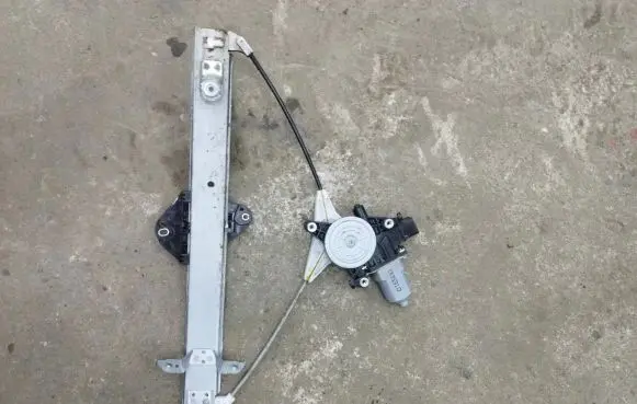 Subaru Forester SH Rear door window regulator motor 005310