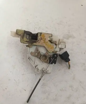 Ford Mondeo Mk III Front door lock 41A26412DC