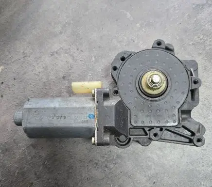 Ford Mondeo Mk III Front door electric window regulator 0130821793